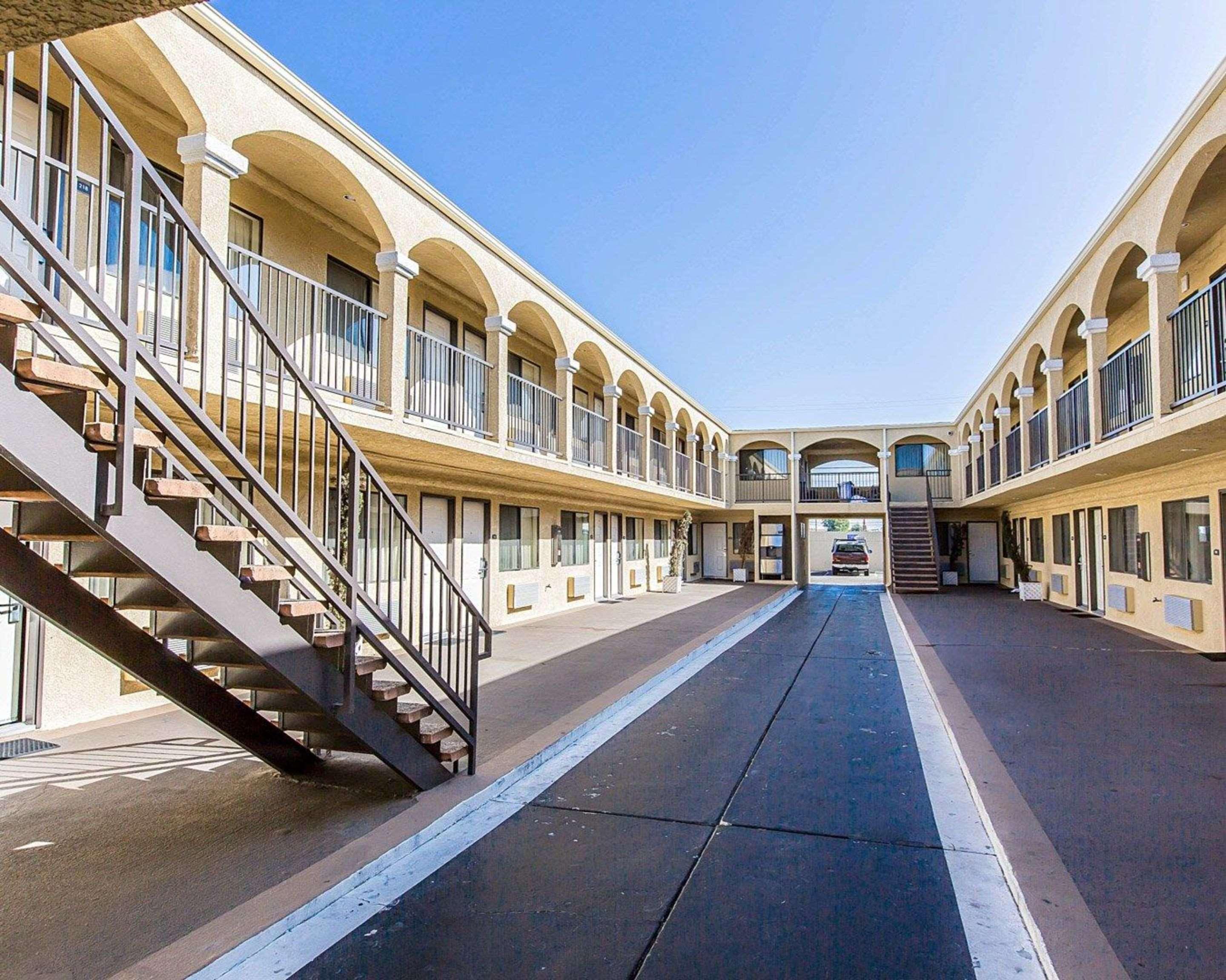 Rodeway Inn & Suites Inglewood Exterior photo
