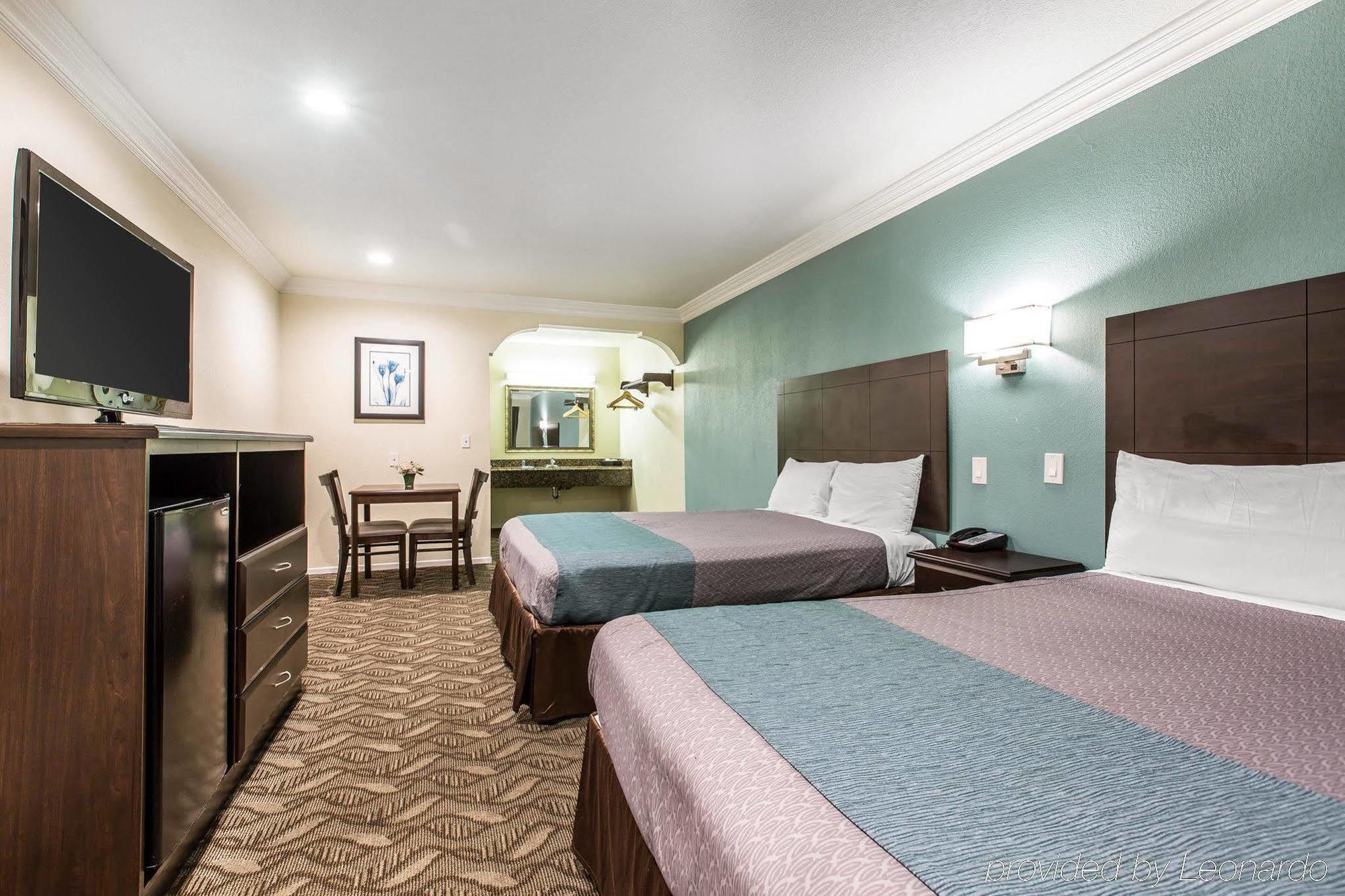 Rodeway Inn & Suites Inglewood Exterior photo